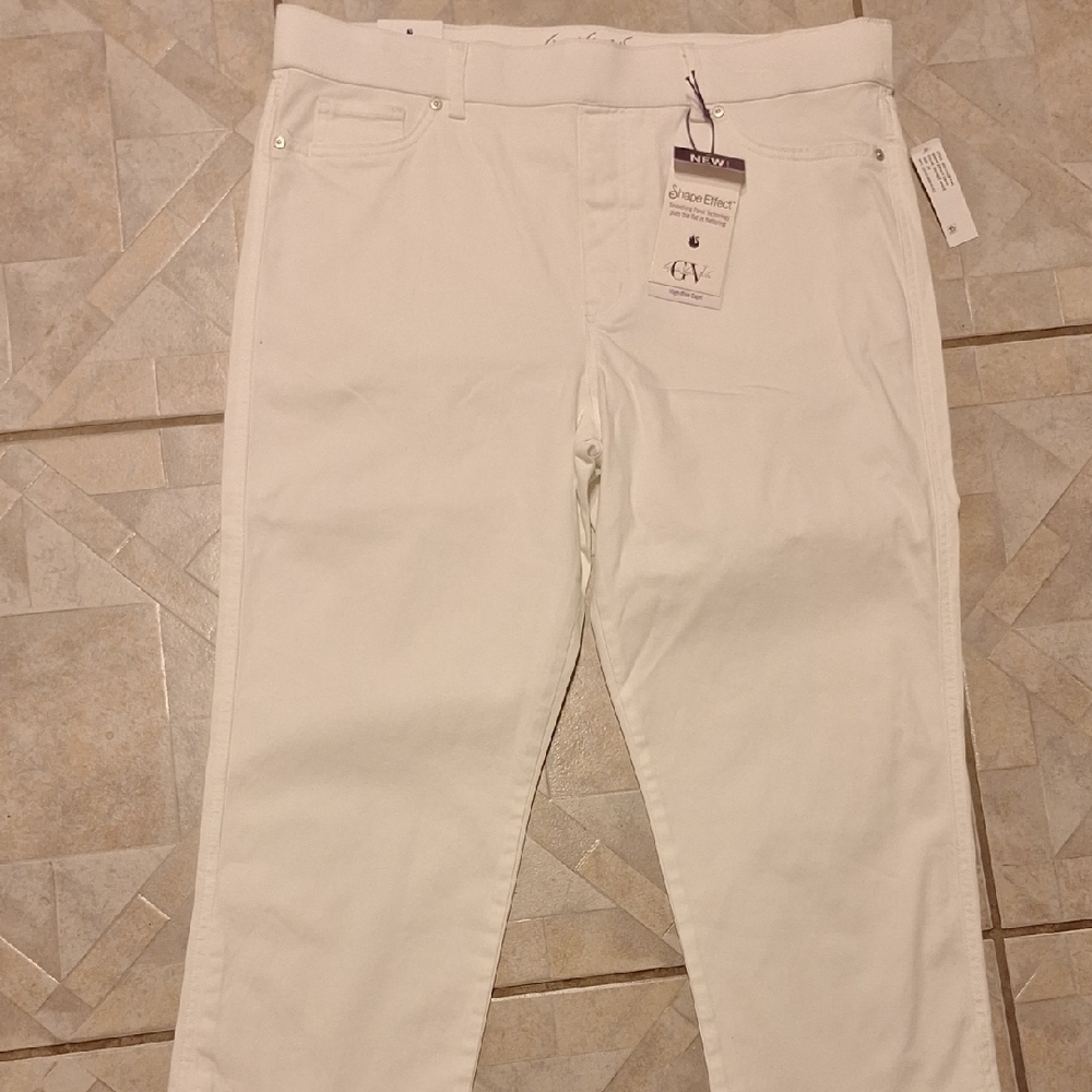 q Womens Gloria Vanderbilt Stretch White Capris Size 16.  NWT